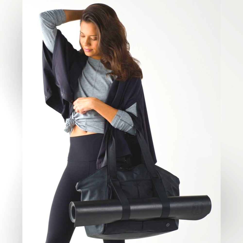 Lulemon black vinyasa infinityscarf